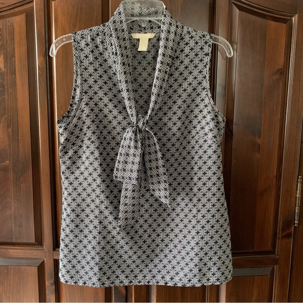 Geometric ~Banana Republic ~Sleeveless V Neck with Tie ~Small ~Black & White